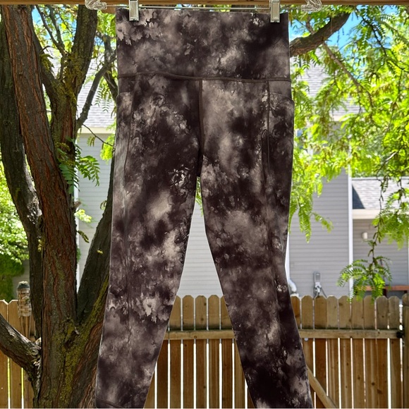 Athleta Salutation Crop Capri Leggings Marled Tie Die Black White 19” Small - Picture 5 of 16